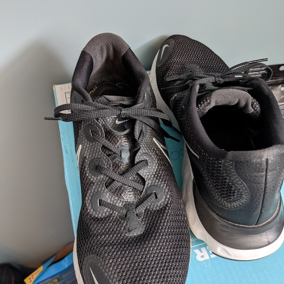 Nike Renew running shoes - Picture 3 of 5